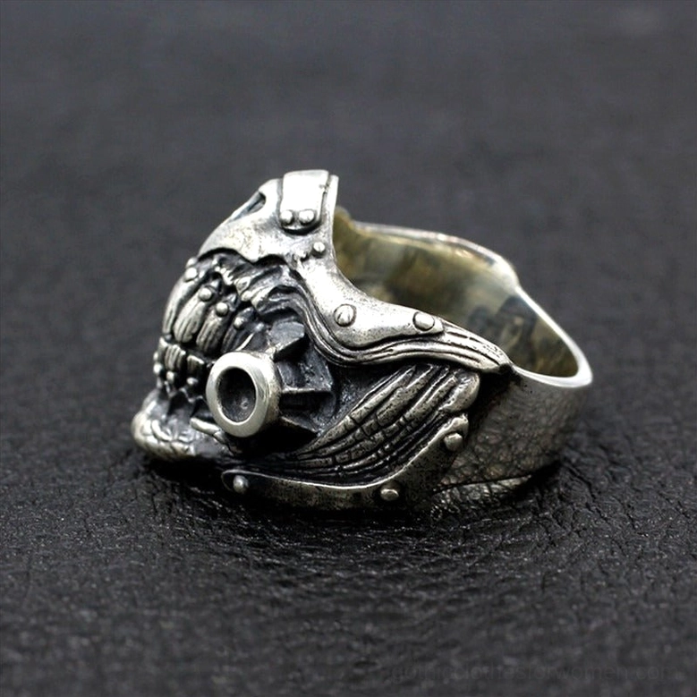 Post-apocalyptic skull mask ring right profile view highlighting textured muscle patterns