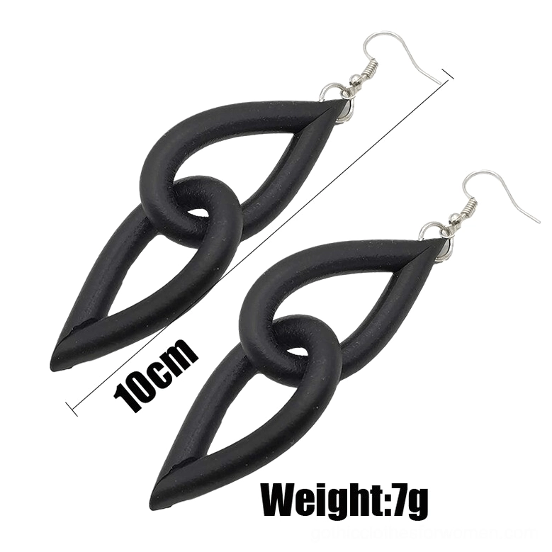 Black handmade rubber earrings showing 10cm length measurement, interlocking link design detail, 7g weight specification on white background