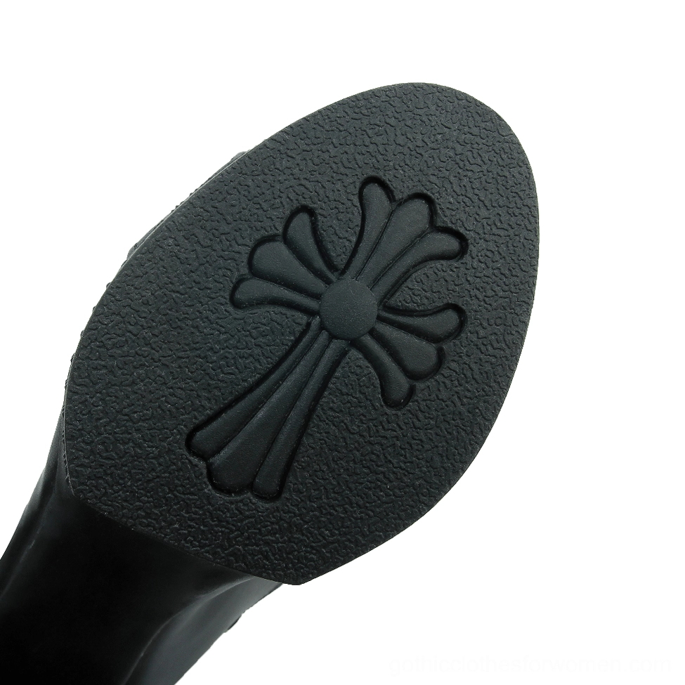 Gladiator sandal outsole bottom view detail showing cross-grip textured rubber pattern for traction