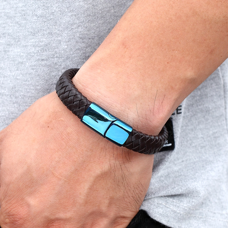 Gothic leather bracelet size variation display showing multiple circumferences available
