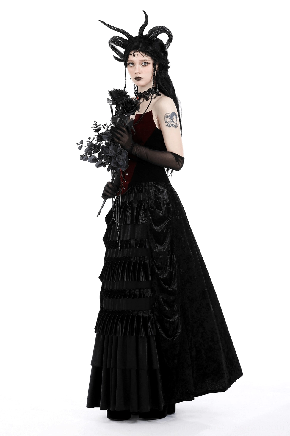 Wine red and black velvet gothic corset sweetheart neckline, romantic silhouette and dual-tone color blocking