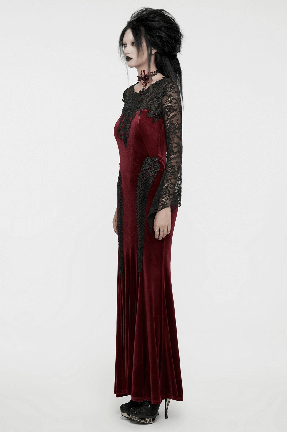 Model body measurements reference showing how XS-S size burgundy velvet gothic dress fits on body type