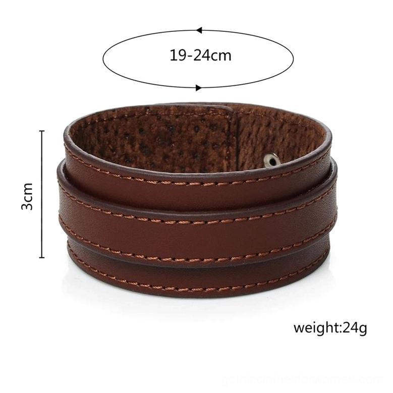 Gothic leather wristband size specifications, 19-24cm adjustable length, 3cm width, 24g weight demonstration