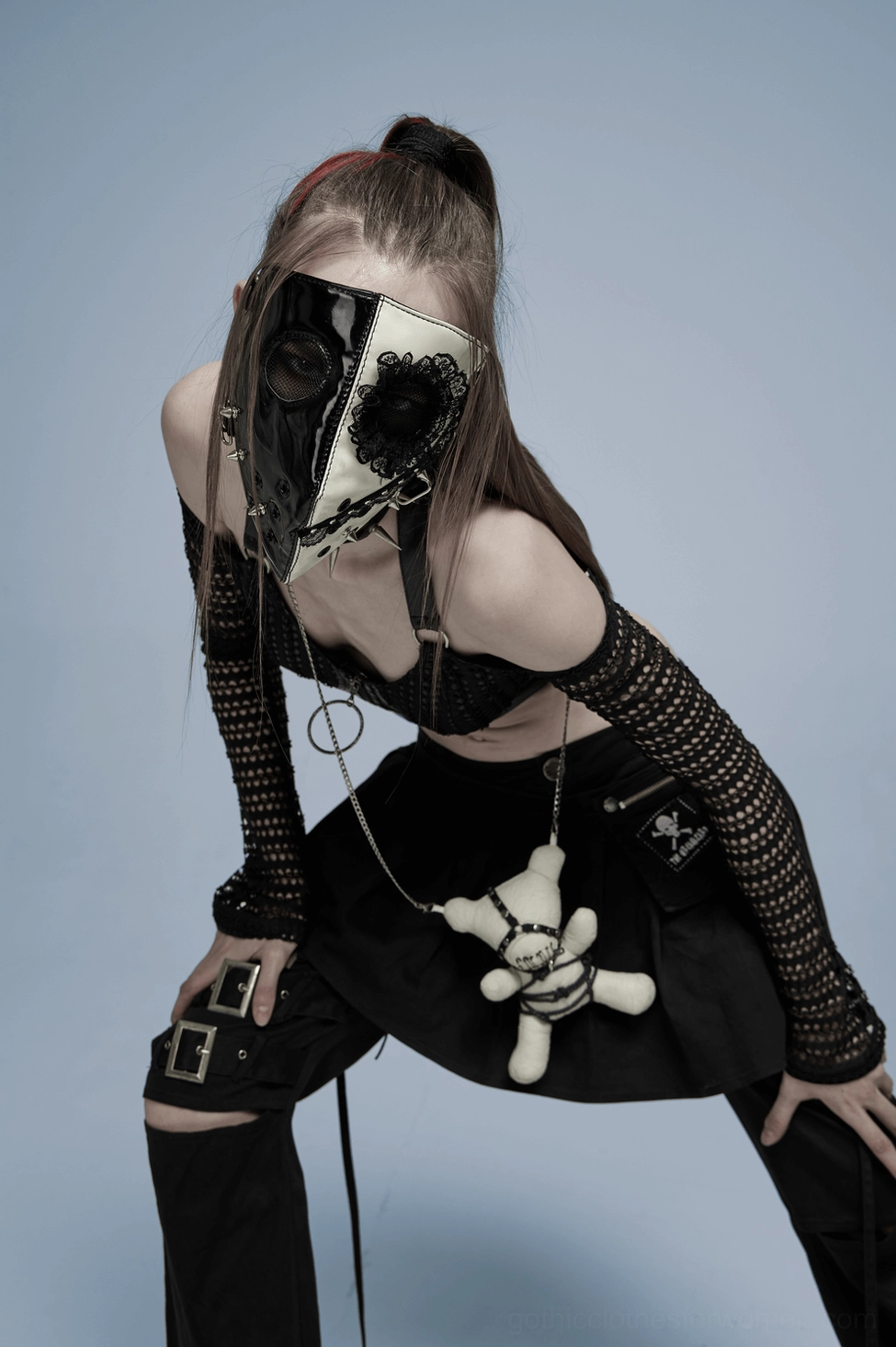 Gothic mask sizing and fit guide demonstration on model head, one size black-white lace design