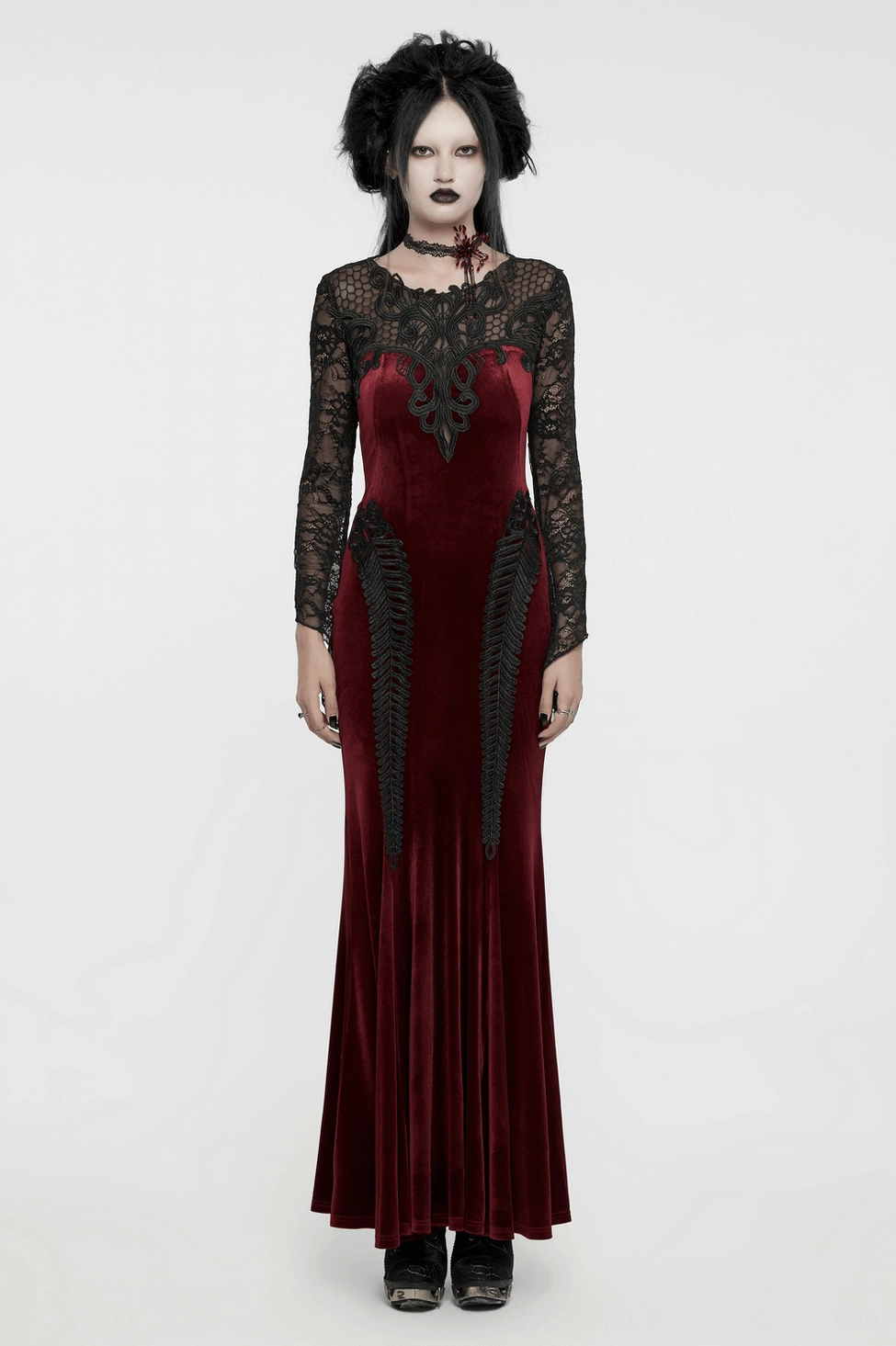 Size guide visual reference for burgundy velvet gothic mermaid dress showing different size fittings