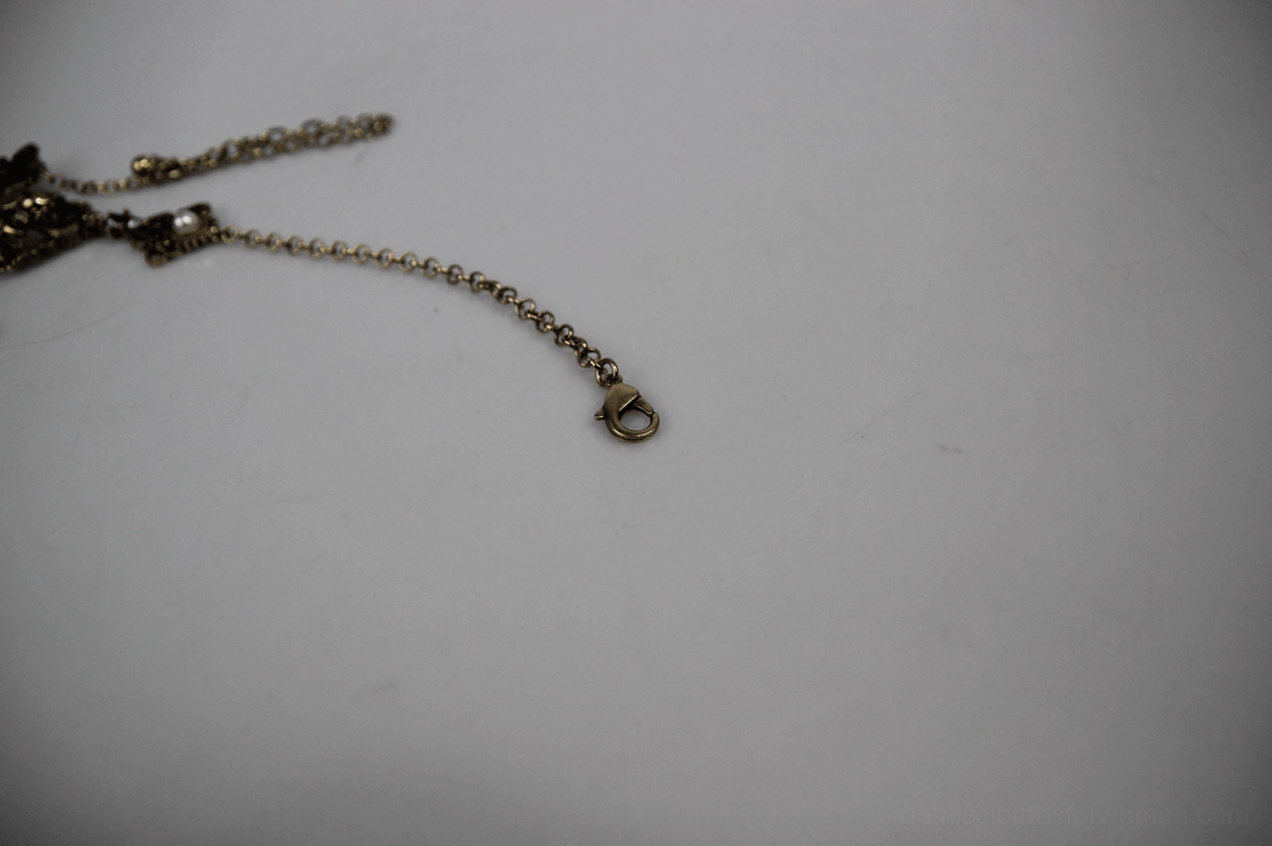 Bronze metal spring ring clasp and extension chain for gothic necklace, close-up flat product detail