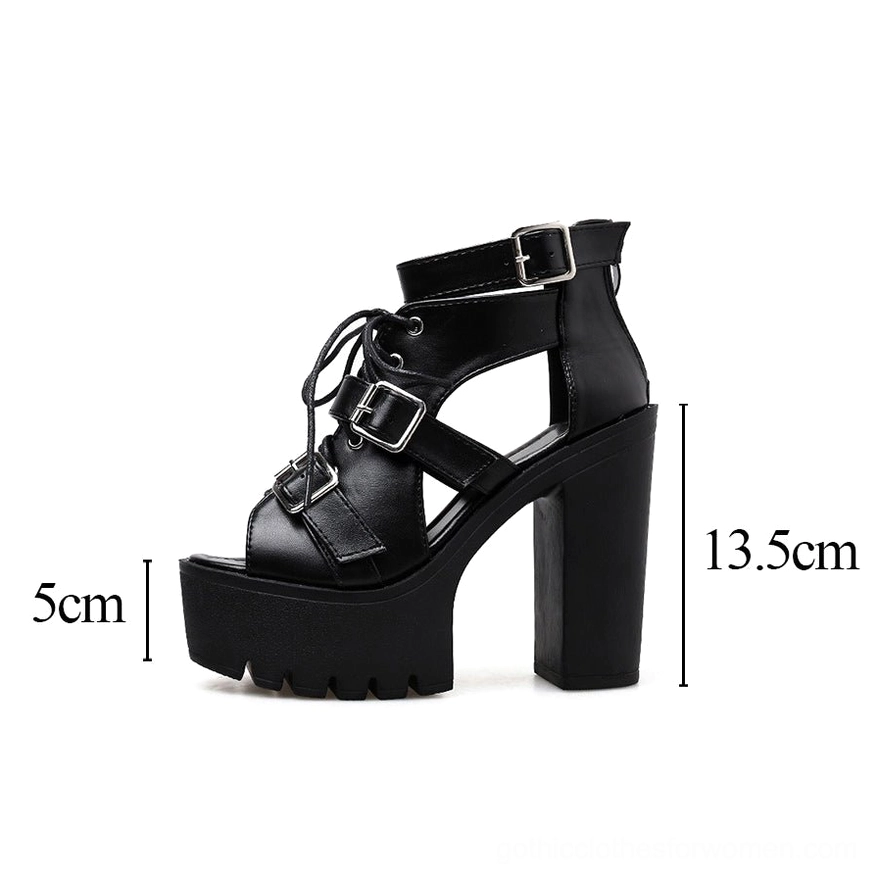 Single black gothic sandal with height measurement specs showing 13.5cm total heel and 5cm platform dimensions