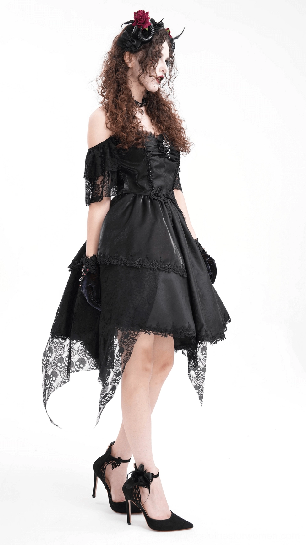 Gothic costume headpiece featuring black ram horns and crimson roses perfect for cosplay, themed events, and dark fantasy character styling