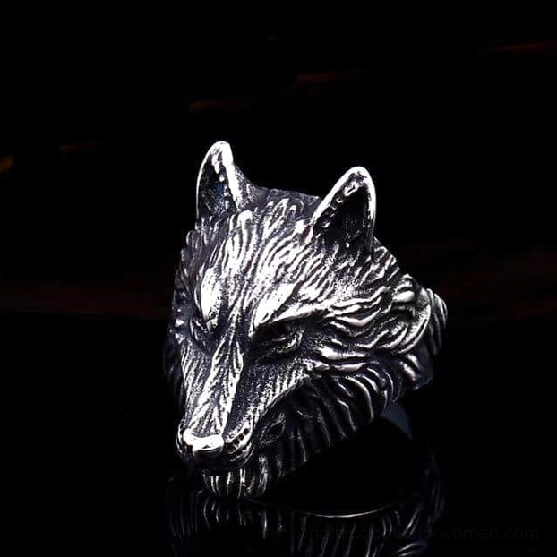 Realistic wolf head gothic ring with lifelike fur carving and fierce expression - silver tone statement jewelry