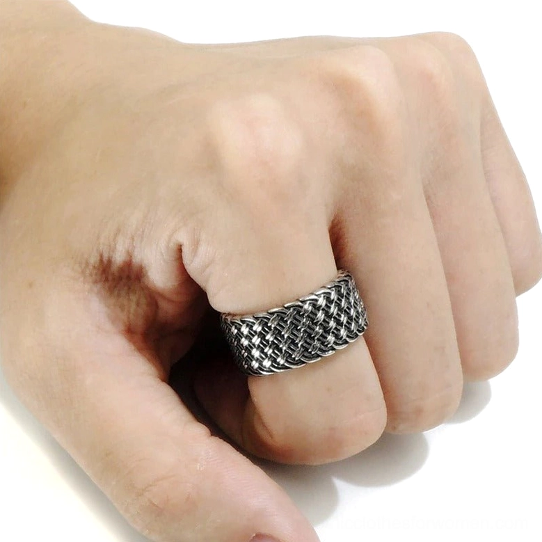 Unisex interwoven gothic ring worn on male model's middle finger showing real-world sizing and hand wear