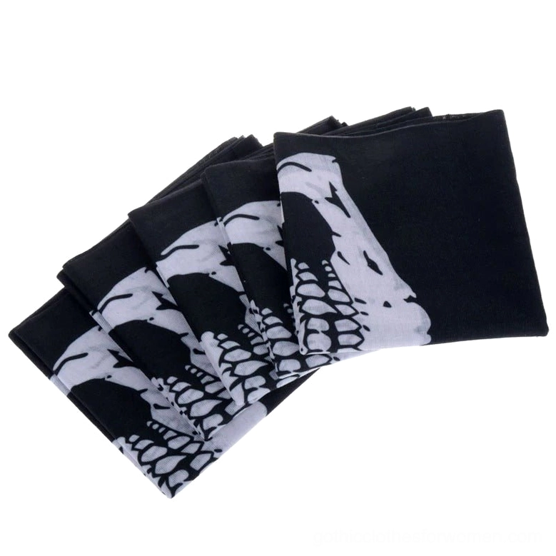 Gothic skull face mask balaclava windproof protection, model demonstration wearing mask outdoors