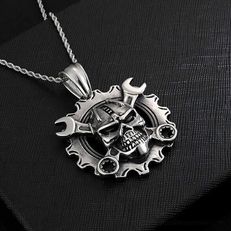 Skull pendant on twisted link chain - gothic necklace full display, vintage silver stainless steel with chain