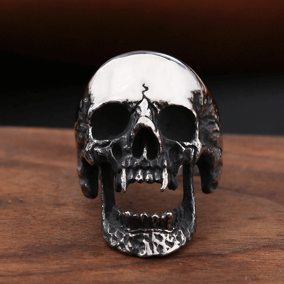 Medieval gothic skull ring direct front, textured lower jaw and open jaw silhouette, aged silver metal finish