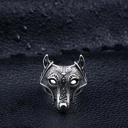 Mini wolf mask gothic ring with delicate Celtic knot details - antique silver metal jewelry for alternative style