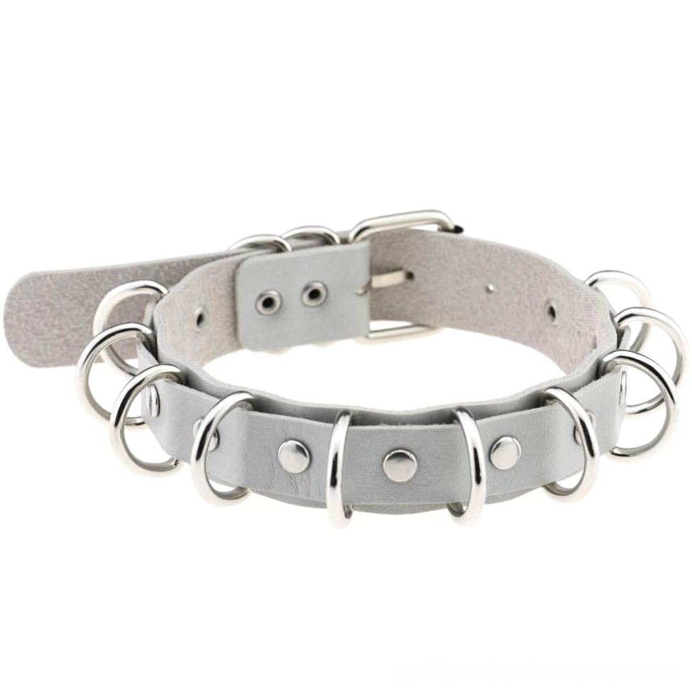 Gray PU leather choker featuring bold metal ring details and link chain closure