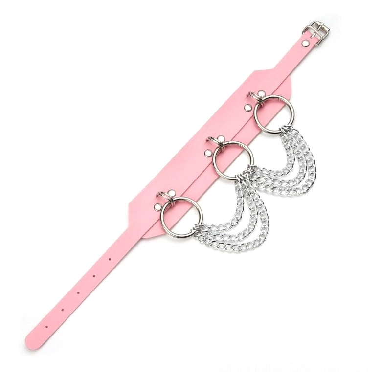 Pink leather chain choker with metal O-rings, adjustable gothic neck accessory for alternative fashion