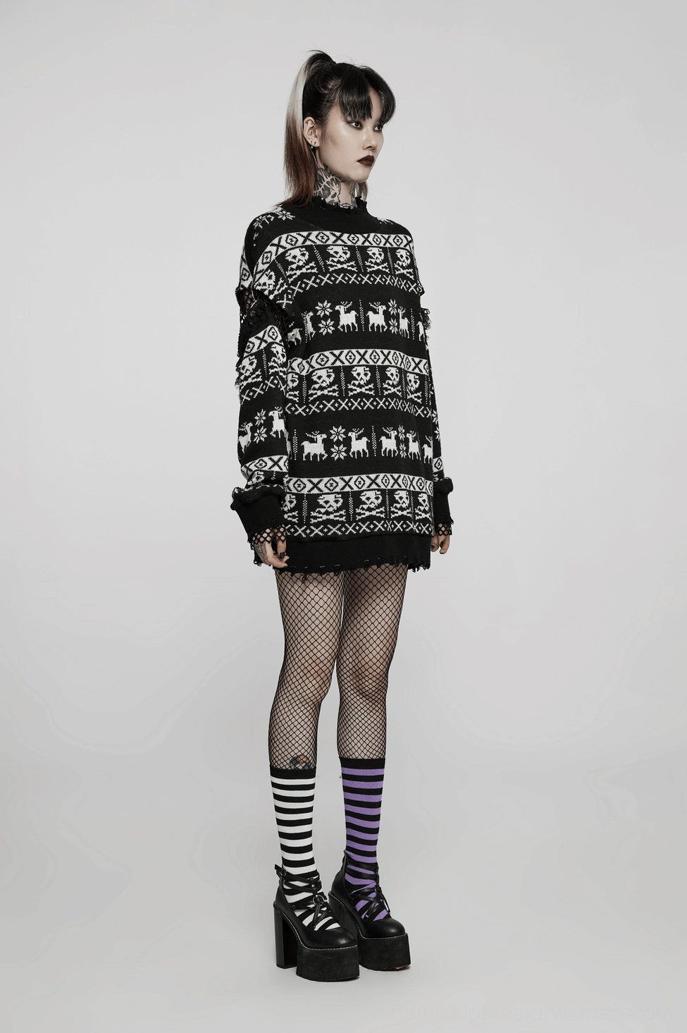 Black-white skull pullover front presentation - loose fit gothic sweatshirt with detachable sleeves