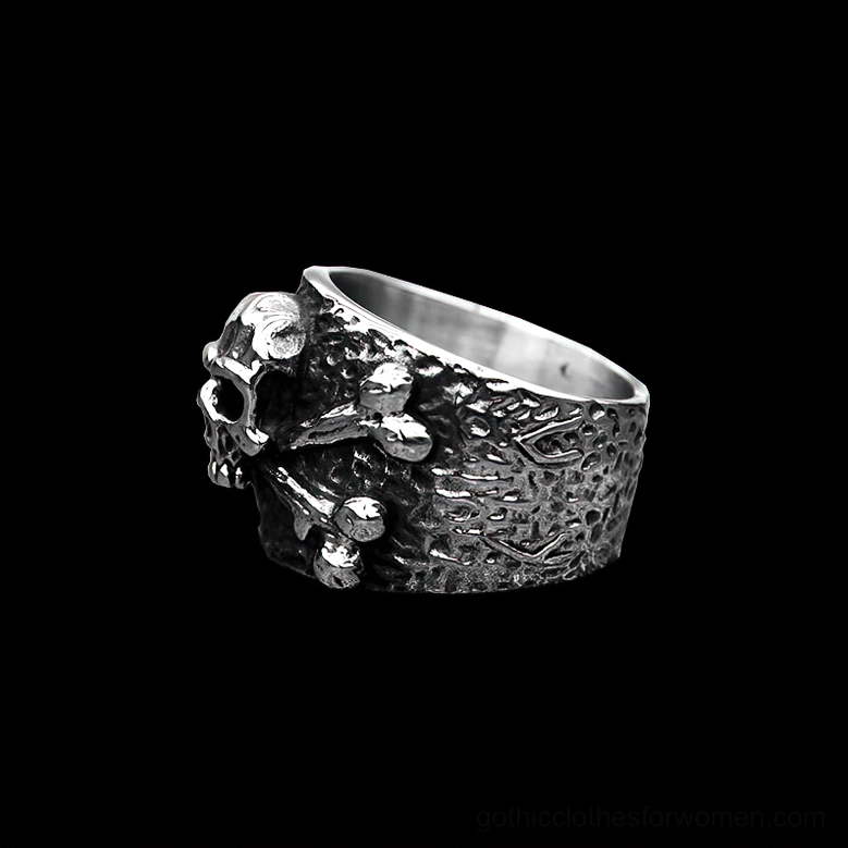 Stainless steel skull ring side view showing smooth inner band and textured outer skull crossbones design